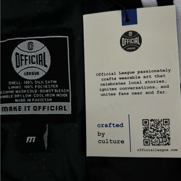 Green Day Saviors Tour 2024 Satin Bomber Jacket - Size Medium NWT - Picture 5 of 7